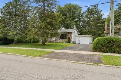 2593 Cleroux Crescent, Blackburn Hamlet, On K1w 1b6