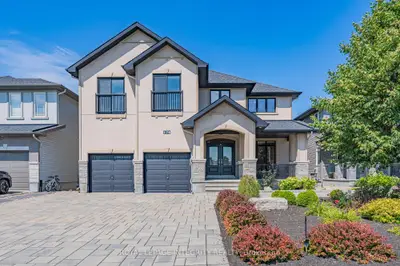 176 Escarpment Crescent, Kanata, On K2t 0l7
