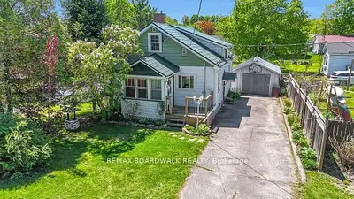 96 York Street, Lanark Highlands, On K0g 1k0