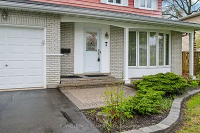 7 Centrepark Drive, Blackburn Hamlet, On K1b 3c2