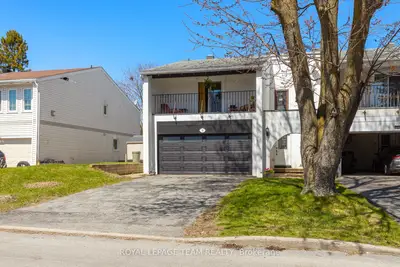 25 GRADY Crescent, South of Baseline to Knoxdale, ON K2H 5S2