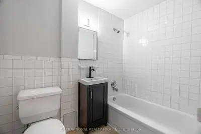 24 Brookside Street 2, London South, On N5z 3j3