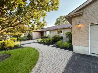 100 Bay Breeze Street, Prince Edward County, On K8n 4z7
