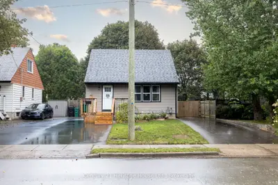 102 Stewart Avenue, Cambridge, On N1r 2t9