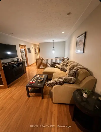 54 Lysanda Avenue, London South, On N5z 4l3