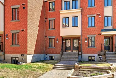 43 Crispin Private, Manor Park - Cardinal Glen And Area, On K1k 2t7