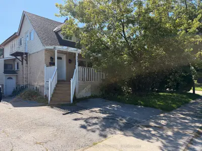 8200 Woodbine Street Main Level, Niagara Falls, On L2h 1c7
