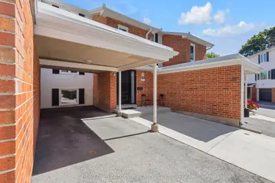 427 Keats Way 2, Waterloo, On N2l 5s7