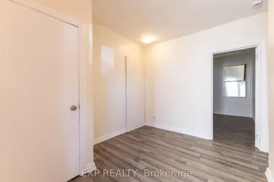 288 Montreal Road 4, Vanier And Kingsview Park, On K1l 6b9