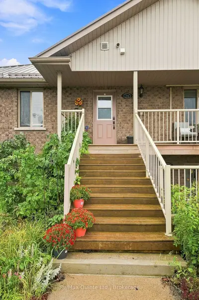 37 Lakebreeze Court 3a, Prince Edward County, On K0k 3l0