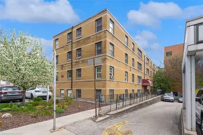 4 Robinson Street 14, Hamilton, On L8p 1y5