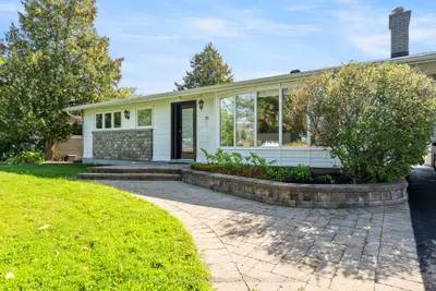31 WHITBURN Crescent, Crystal Bay - Rocky Point - Bayshore, ON K2H 5K5
