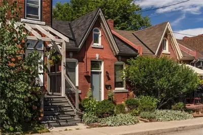 29 Steven Street, Hamilton, On L8l 5n4