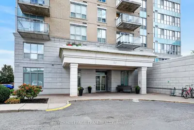 90 Landry Street 706, Vanier And Kingsview Park, On K1l 0a9