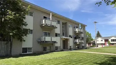 206 Indian Road 202, Kitchener, On N2b 2s9
