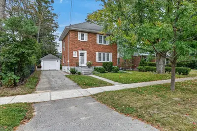 210 Aberdeen Avenue, Peterborough, On K9h 4w8