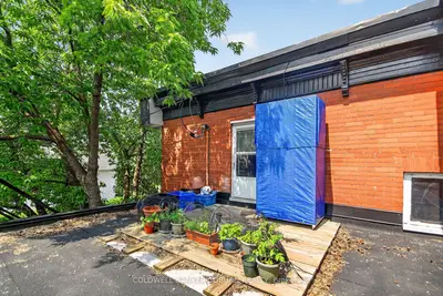 698 Cooper Street, Ottawa Centre, On K1r 6c6
