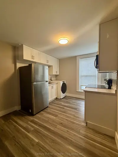 34 Vansittart Avenue 4, Woodstock, On N4s 6e2