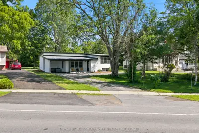 104 Main Street, Loyalist, On K0h 1g0