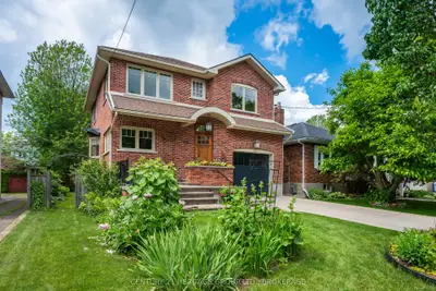 422 College Street, Kingston, On K7l 4m7