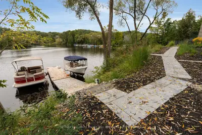 32 Brunel Road 201, Huntsville, On P1h 1p5