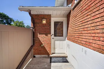 294 Jones Road 2 (lower), Hamilton, On L8e 5l8
