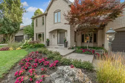 9 Flanders Drive, Hamilton, On L8b 0g6