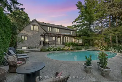 9 Flanders Drive, Hamilton, On L8b 0g6