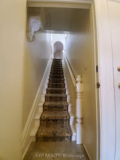 360 Gilmour Street, Ottawa Centre, On K2p 0r3