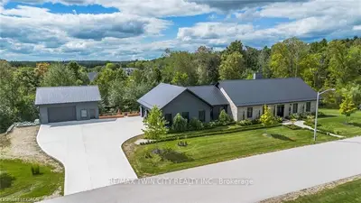 141 Ruth Anne Place, Mapleton, On N0g 2k0