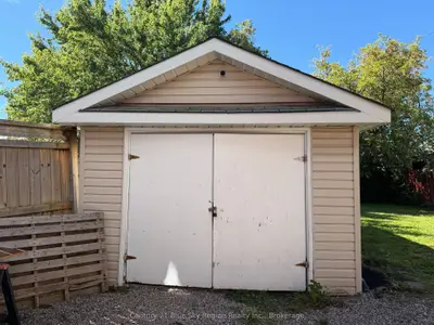 161 Fifth Avenue E, North Bay, On P1b 1n5