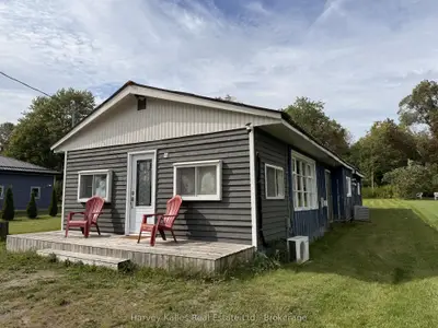 90 Main Street, Prince Edward County, On K0k 3l0