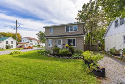 2 Dunkirk Avenue, Kingston, On K7k 2h4