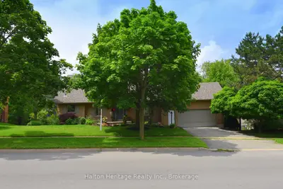 34 Howard Boulevard, Hamilton, On L8b 0g3