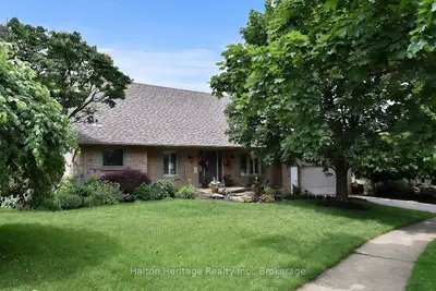 34 Howard Boulevard, Hamilton, On L8b 0g3