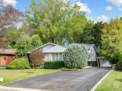 56 Little John Road, Hamilton, On L9h 4g7