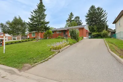 268 Burlington Crescent Upper, London South, On N5z 3g5