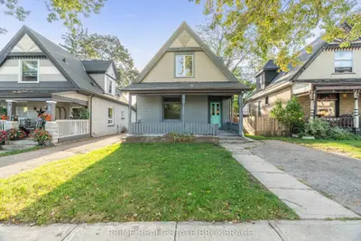 7 Marmora Street, London East, On N5z 1z4