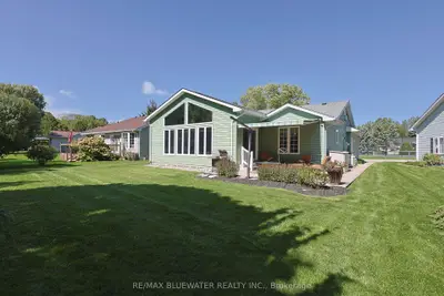 353 SHANNON Boulevard, South Huron, ON N0M 1T0