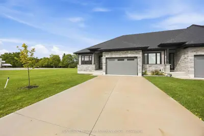 483 Kip Lane, Plympton-wyoming, On N0n 1t0
