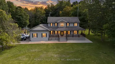 10 Owen Avenue, Front Of Leeds & Seeleys Bay, On K7g 2v4