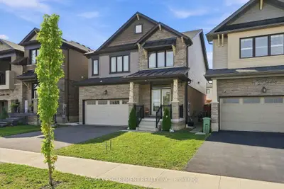 35 Royal Coachman Way, Hamilton, On L8j 0m2