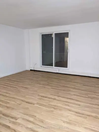 563 Mornington Avenue E 310, London East, On N5y 4t8