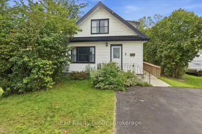 5 Charlotte Street, Quinte West, On K8v 2c1