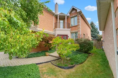 144 Cove Crescent, Hamilton, On L8e 5a2