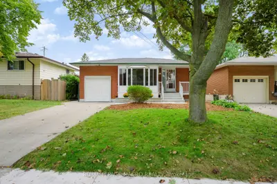 15 Clearwater Drive, Hamilton, On L9c 2k1