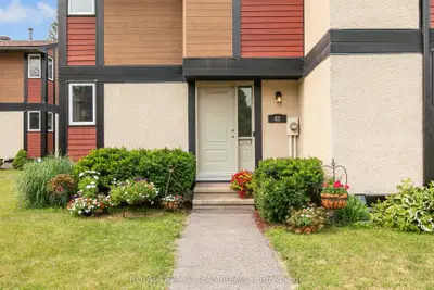 82 Mcclintock Way 68, Kanata, On K2l 2a2