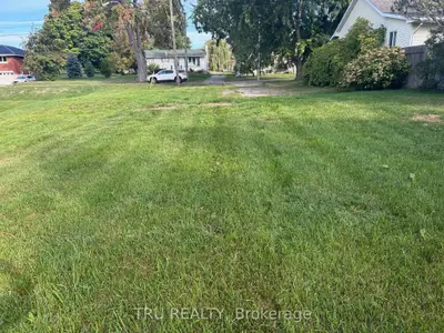 9 Wellington Street W, Athens, On K0e 1b0