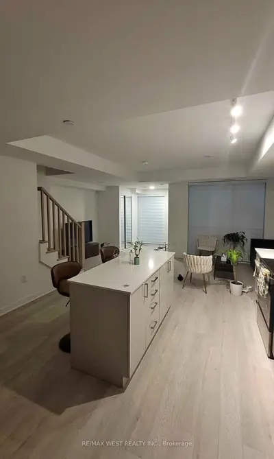 2782 Barton Street E 107, Hamilton, On L8e 2j8