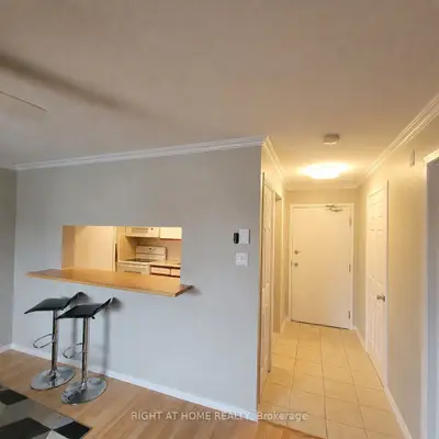 260 BRITTANY Drive 414, Manor Park - Cardinal Glen and Area, ON K1K 4M2